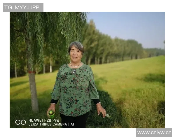 贝林厄姆为女友庆生晒甜蜜合照祝福生日快乐引发热议