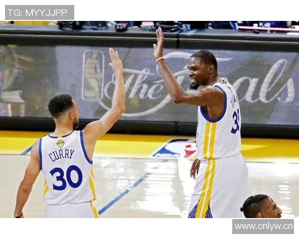 杜兰特谈团队合作的重要性传球能减轻队友压力提升整体表现