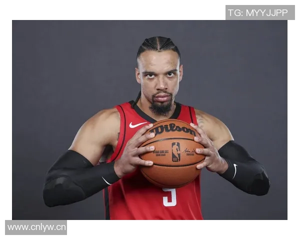 外线双星闪耀狄龙三分全中阿伦稳健发挥助力球队上半场表现