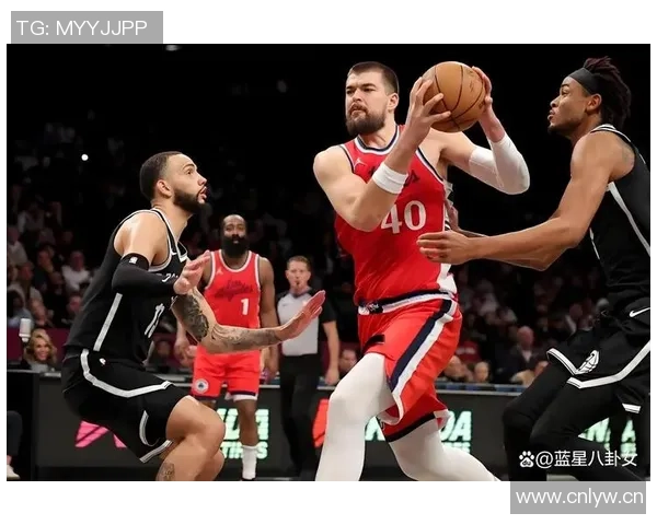 库里谈防守策略:多人包夹哈登与小卡让他们在混战中难以发挥 库里谈防守策略:多人包夹哈登与小卡让他们在混战中难以发挥
