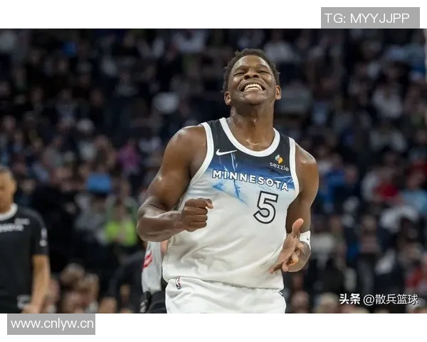 爱德华兹首节狂飙16分表现惊艳10投7中三分命中率高达50 爱德华兹首节狂飙16分表现惊艳10投7中三分命中率高达50