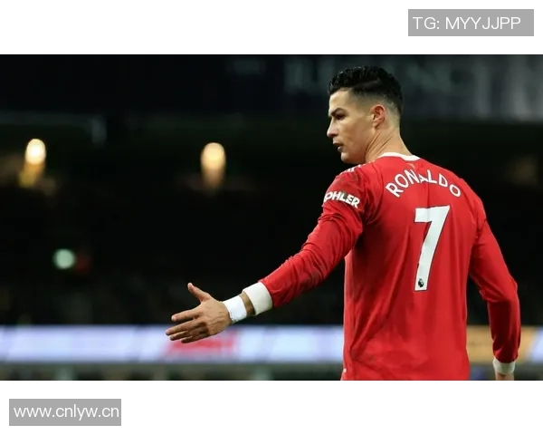 C罗与爱尔兰恩怨再起四年前挥手打人今肘击染红被罚下