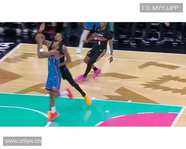 托布绝杀失利遭封盖03秒空接再被大帽翻倒在地真是倒霉透了